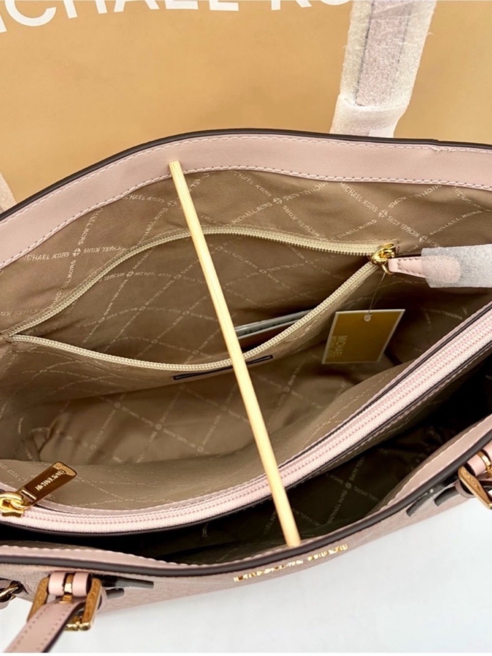 Michael Kors Voyager Tote Shoulder Bag and   Matching Wallet Powder Blush - Picture 10 of 15